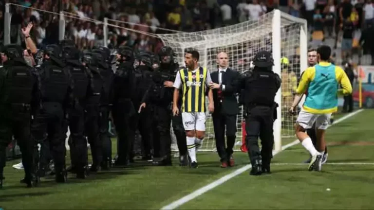 UEFA'dan Fenerbahçe'ye ceza!